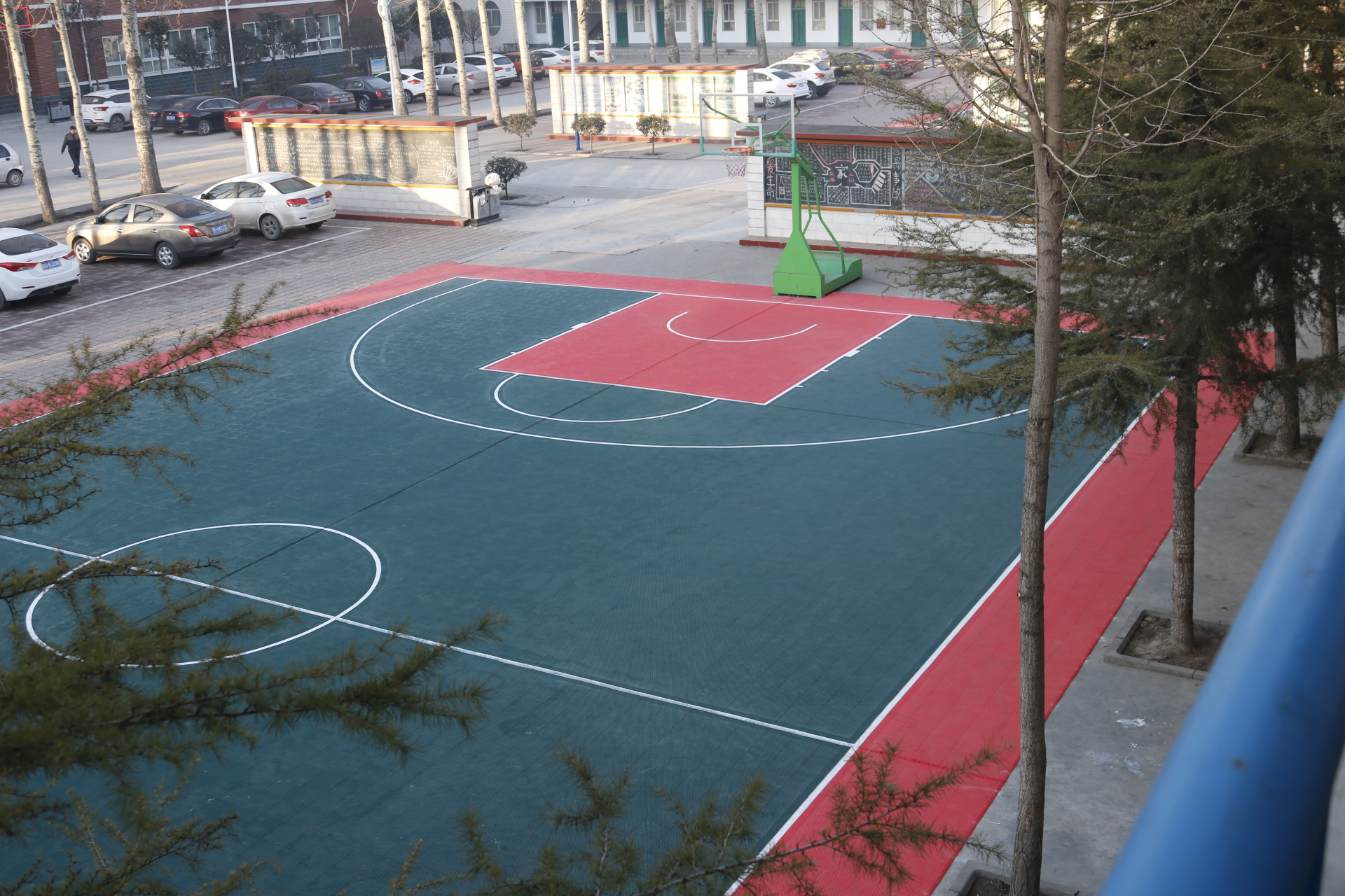 叮咚！懸浮地板敲開了這所校園的大門~~~